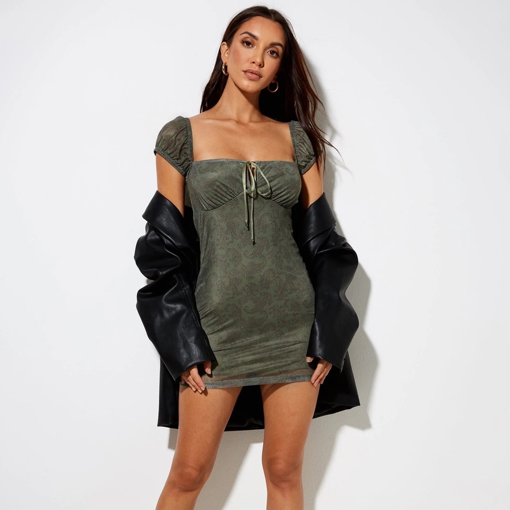 Motel - Gaina Mini Dress in Mono Paisley - M
